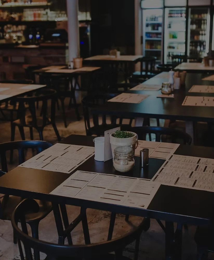 Sala de Huzpelcamyi dispuesta para recibir a los comensales durante el servicio de cena